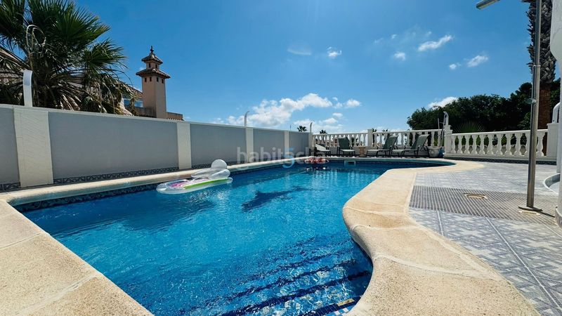 Foto bcc3da56-90bc-4d9b-a8ad-a45e82319b2e. Casa amb piscina a Playa Flamenca Orihuela