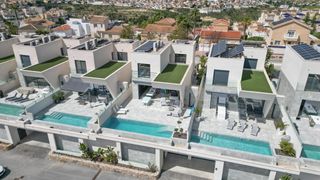 Casa in Rojales. Villa de lujo de 5 dormitorios con piscina infinita, sistema de