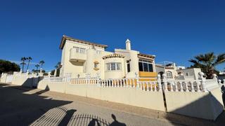Maison  Calle papaya. Esta villa independiente de tres dormitorios y 2 baños orientada