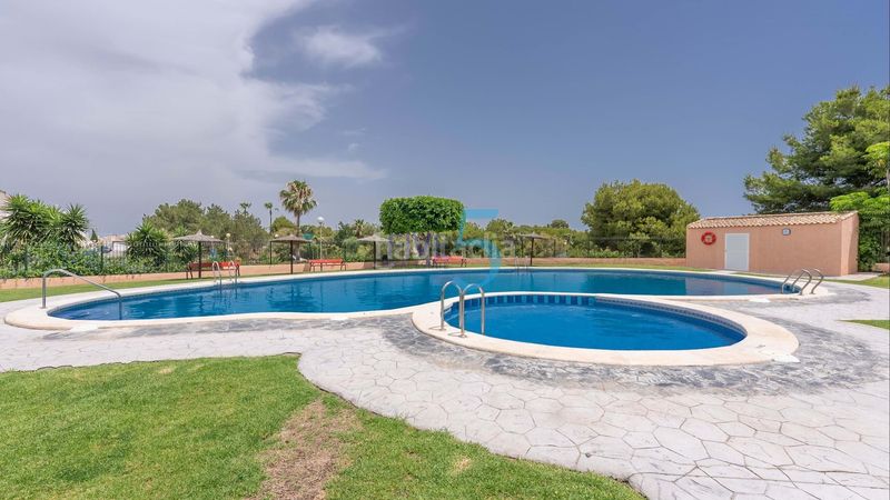 Foto 0f2c8eb3-1c6f-41a4-8662-b3c4f4c24ee3. Casa amb piscina a La Florida Orihuela