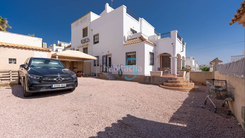 Foto 4b2a6d2a-81fc-4ac2-9eed-8645264e3103. Casa amb piscina a La Florida Orihuela