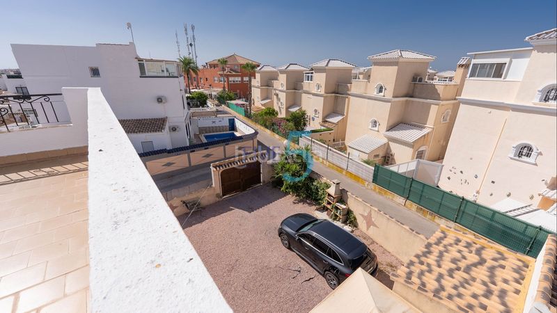 Foto be3af7d9-1cfd-47ab-a110-05f2a917333e. Casa amb piscina a La Florida Orihuela