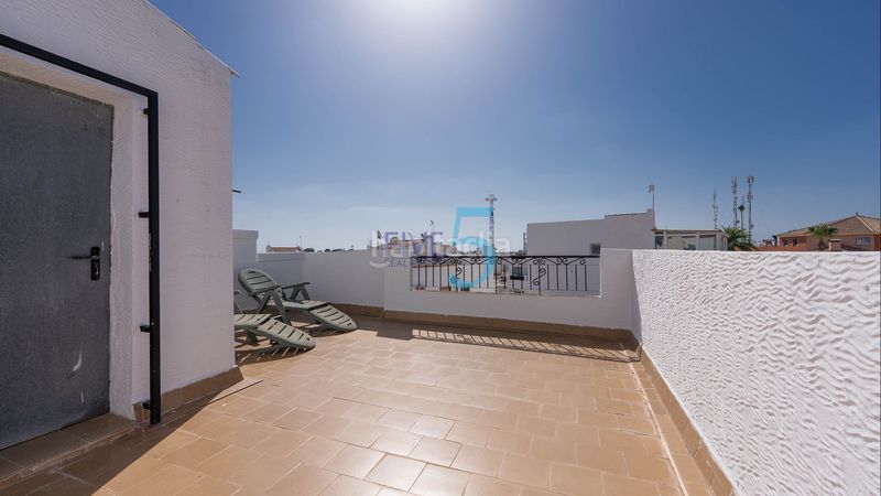 Foto eda90039-8c95-4202-a7be-a6184bd96114. Casa amb piscina a La Florida Orihuela