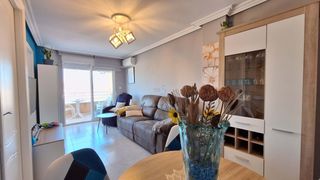Pis a Antonio Machado. Apartamento renovado y luminoso en torrevieja con 2 dormitorios,