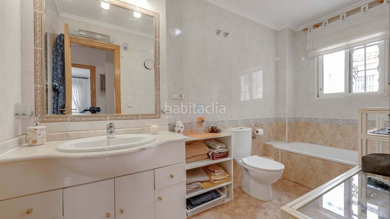 Foto 0c9d934e-2895-4771-a518-4acf5acdb14b. Casa adosada esta fabulosa casa cuádruple completamente amueblada de dos dormitorios y dos baños está situada en la popular zona de la zenia, c en Orihuela