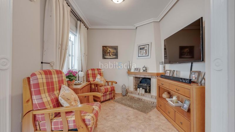 Foto 1ca0b3a9-d557-4fb1-854d-1121c53f5b7b. Casa adosada esta fabulosa casa cuádruple completamente amueblada de dos dormitorios y dos baños está situada en la popular zona de la zenia, c en Orihuela