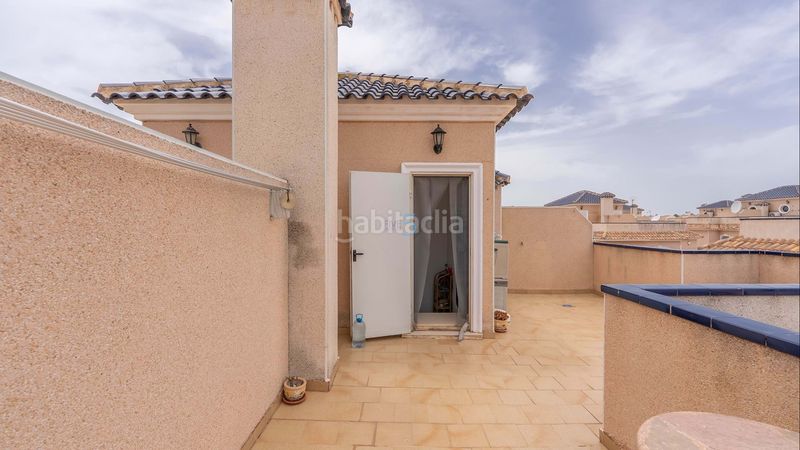 Foto 28182bb8-f929-41f7-88bc-691335cbb382. Casa adosada esta fabulosa casa cuádruple completamente amueblada de dos dormitorios y dos baños está situada en la popular zona de la zenia, c en Orihuela