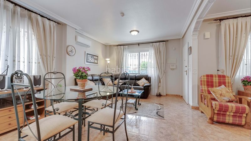 Foto 42af72e4-bf35-4f8a-bec6-0758086fcf95. Casa adosada esta fabulosa casa cuádruple completamente amueblada de dos dormitorios y dos baños está situada en la popular zona de la zenia, c en Orihuela