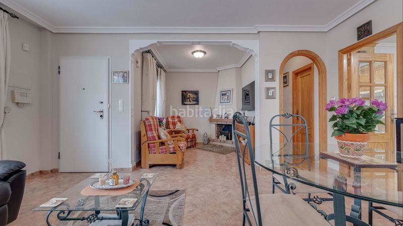 Foto a01cb484-7b7a-470f-ae67-5f59cfea0231. Casa adosada esta fabulosa casa cuádruple completamente amueblada de dos dormitorios y dos baños está situada en la popular zona de la zenia, c en Orihuela