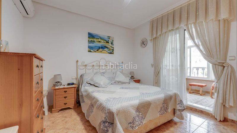 Foto b8d591d0-3200-4772-b672-e948c15834df. Casa adosada esta fabulosa casa cuádruple completamente amueblada de dos dormitorios y dos baños está situada en la popular zona de la zenia, c en Orihuela