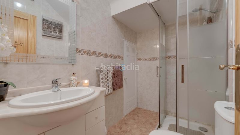 Foto ca6977c8-a7b7-4557-8dfe-9a1dc229e066. Casa adosada esta fabulosa casa cuádruple completamente amueblada de dos dormitorios y dos baños está situada en la popular zona de la zenia, c en Orihuela