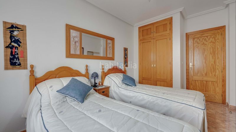 Foto df968f08-a585-4ecd-9e25-d6c31cc53d11. Casa adosada esta fabulosa casa cuádruple completamente amueblada de dos dormitorios y dos baños está situada en la popular zona de la zenia, c en Orihuela