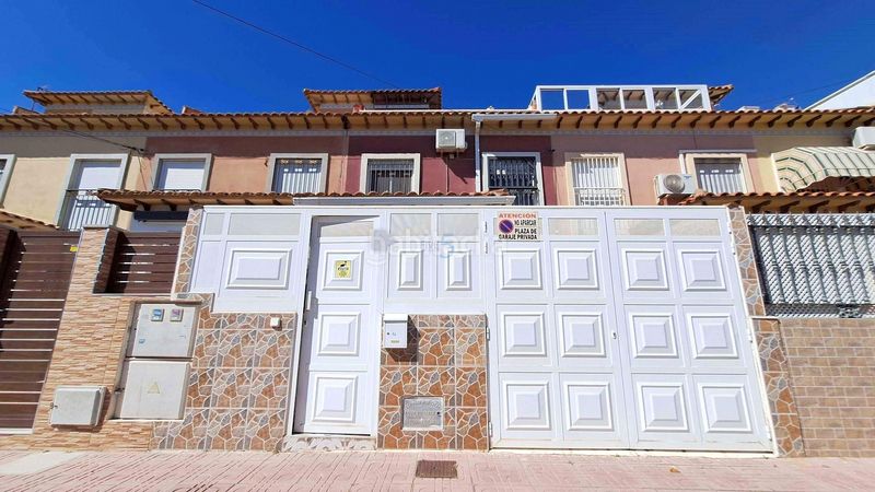 Foto 58759769-a91f-4e80-9c21-bf88f055ddf1. Casa amb piscina a Zona Carrefour - Urbanizaciones Torrevieja