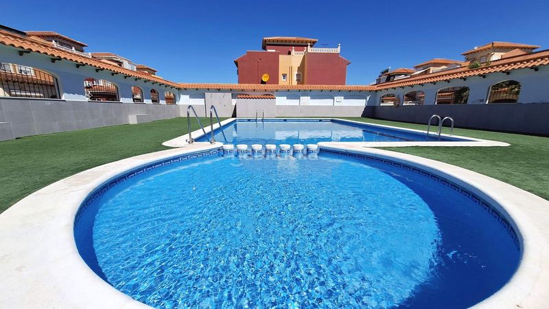 Foto eb38d26b-332a-4d27-b808-1f4b87ee3826. Casa amb piscina a Zona Carrefour - Urbanizaciones Torrevieja
