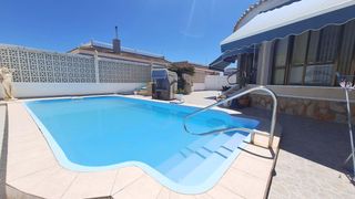 Xalet a Zona Carrefour - Urbanizaciones. Espaciosa villa de dos dormitorios y un baño en torrevieja, con