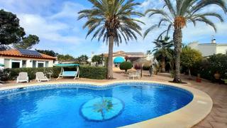 Maison  Calle galicia. Esta excepcional villa independiente de 3 dormitorios y 3 baños