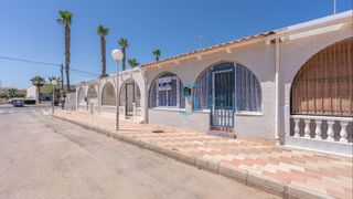 Casa a Los Narejos_Punta Calera. Un bungalow de 1 dormitorio y 1 baño con solárium privado, orien
