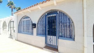 Casa a Los Narejos_Punta Calera. Un bungalow de 1 dormitorio y 1 baño con solárium privado, orien