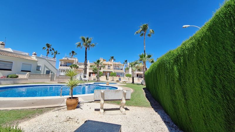Foto 57d422ad-8c34-4f75-8d28-5b5f46ede94e. Casa amb aparcament piscina a Playa Flamenca Orihuela