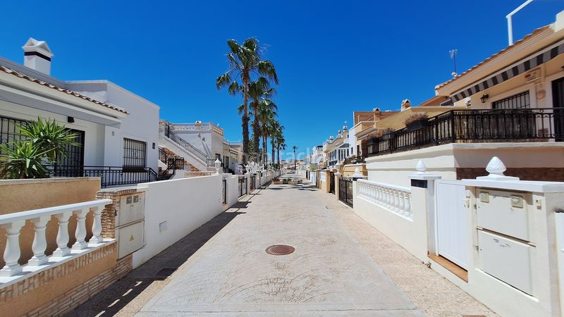 Foto cf4d80f4-cf83-4f81-9c53-b6deb3b21e8f. Casa amb aparcament piscina a Playa Flamenca Orihuela
