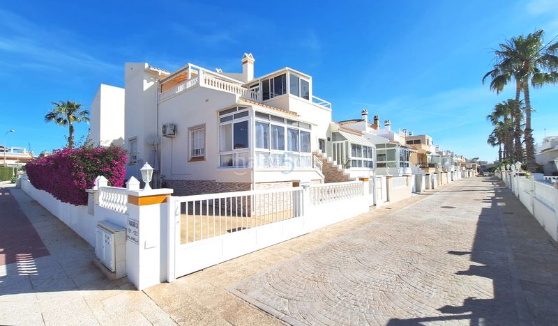 Foto d5380715-78f6-4018-8a3d-4a0bed8c1e89. Casa amb aparcament piscina a Playa Flamenca Orihuela