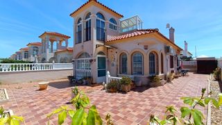 Casa a Algorfa. Fantástica villa independiente de 3 habitaciones en una amplia p