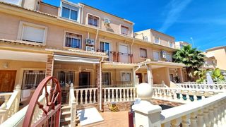 Maison jumelée à Playa Flamenca. Luminoso adosado de 3 dormitorios y 3 baños en playa flamenca, c