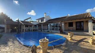 Maison  Calle el garrofero. Esta impresionante villa independiente de 4 dormitorios y 3 baño