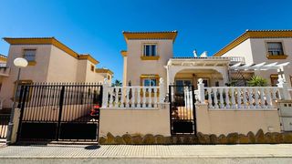 Casa a schiera in Villamartín-Las Filipinas. Ubicada en el codiciado complejo brisas y golf en el corazón de