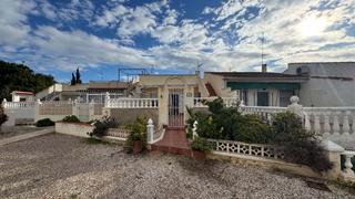 Haus  Calle rubí. Fantástico bungalow en torrevieja ofrece una ubicación privilegi