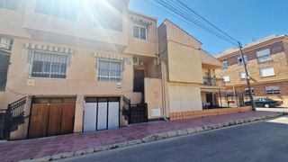 Maison jumelée à Centro. Espaciosa casa adosada de 3 habitaciones en alcázares con comodi