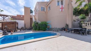 Haus in La Marquesa. Fantástica villa independiente de 2 habitaciones con ascensor pr