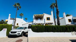 Maison  Calle de manuel de fallas. Esta villa independiente de tres dormitorios y dos baños, bellam