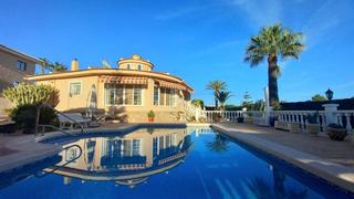 Maison  Calle pintores. Esta impresionante villa independiente de 4 dormitorios y 3 baño