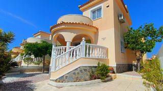 House in Rojales. Fantástica villa independiente de 3 dormitorios orientada al est