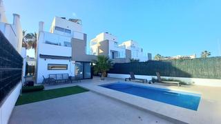 Haus  Carrer la rambla. Esta moderna villa de estilo de nueva construcción en el raso of