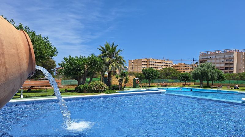 Foto 09f9f324-b79b-40d2-82e5-a3ca744da5a7. Pis amb aparcament piscina a Torreblanca Torrevieja