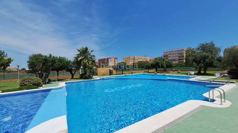 Foto ce775a8e-bfc7-44e3-a9a0-2b024b024ff1. Pis amb aparcament piscina a Torreblanca Torrevieja