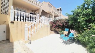 Pis a San Miguel de Salinas. Apartamento elevado de 2 dormitorios y 1 baño en la planta baja