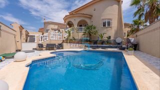 Haus in Centro de la Ciudad Quesada. Impresionante villa independiente de 23 habitaciones orientada a