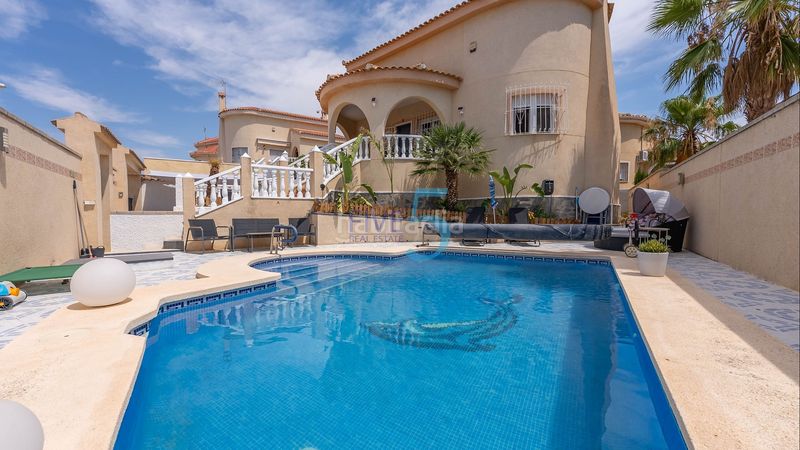 Foto 7b825885-55d5-49c3-a271-edc4010e5b40. Casa amb calefacció piscina a Centro de la Ciudad Quesada Rojales