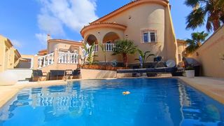 Maison à Rojales. Impresionante villa independiente orientada al sur en una parcel