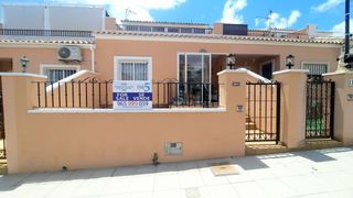 Casa adossada a El Pinar de Campoverde