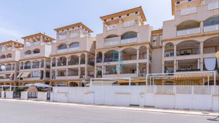 Pis a Islas Menores-Mar de Cristal. Apartamento de 2 dormitorios y 1 baño en la planta baja con pisc