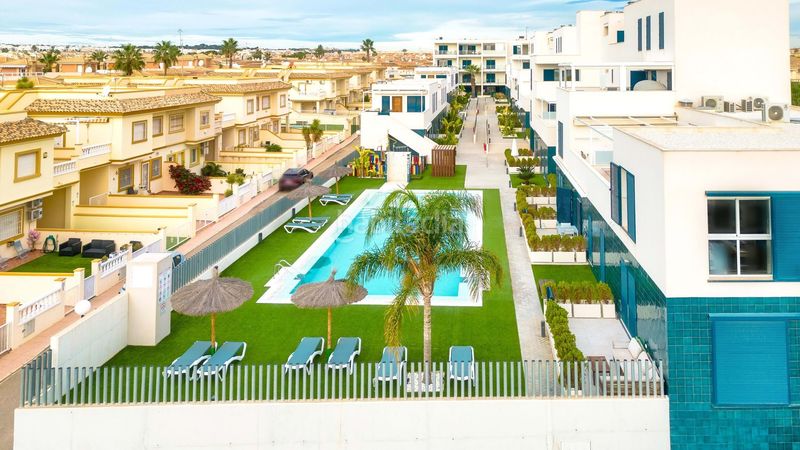 Foto 5f7bda5d-7402-4b71-b5bb-641c8e8e9dfd. Pis amb piscina a Playa Flamenca Orihuela