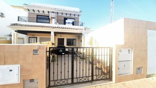 Maison jumelée à Los Peñascos-El Salero-Los Imbernones. Muy codiciada casa adosada de dos dormitorios y 2 baños en una c
