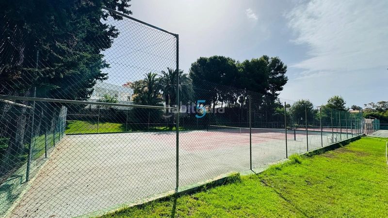 Foto 1b9decd8-ad14-41ce-84ca-65173f994666. Casa amb piscina a Campoamor Orihuela