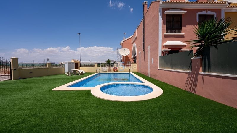 Foto 25be7302-ee42-468d-97d8-0e75844479b2. Casa adossada amb calefacció aparcament piscina a San Javier