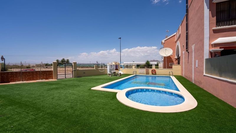 Foto ebd55cb1-db5e-43b9-a1df-dfe75f0f82b3. Casa adossada amb calefacció aparcament piscina a San Javier