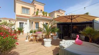 Casa a El Raso. Villa de 3 dormitorios completamente reformada en una parcela gr
